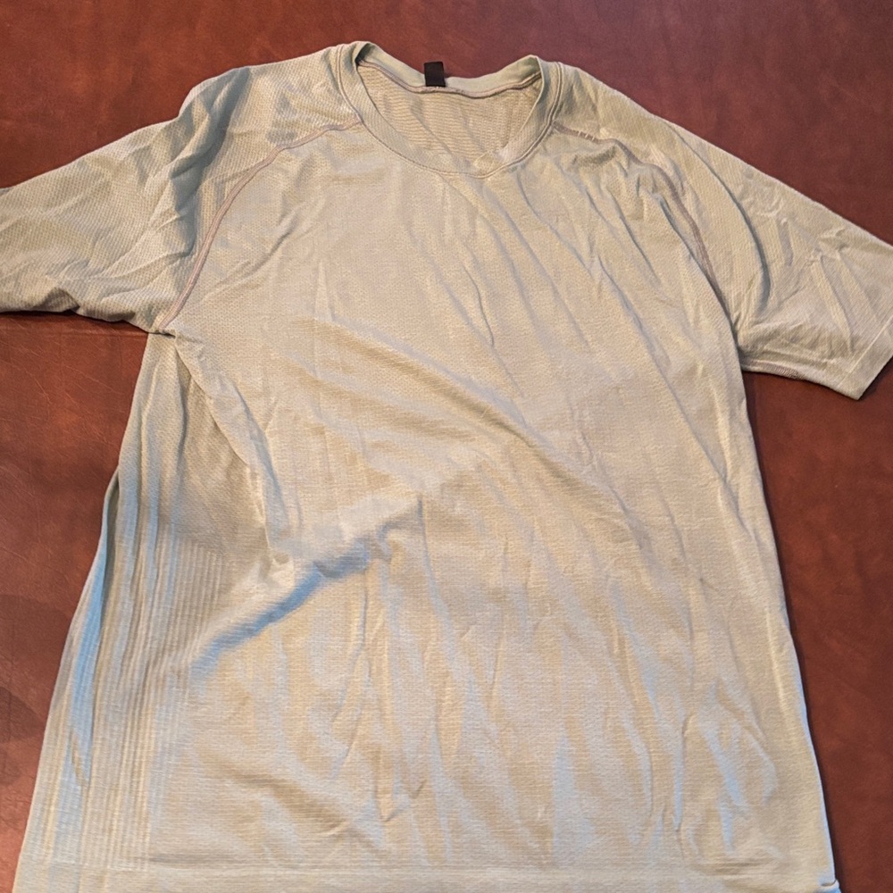 lululemon athletica Men's Green Short Sleeve Tee